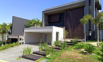 Imagem 2: Casa Térrea no Condomínio do Lago, 734 mts / 4 Suítes !