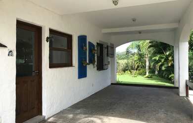 Imagem 7: Sobrado para venda tem 350 metros quadrados com 5 quartos em Ponta das Canas - Florianópol