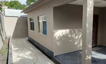 Imagem 2: Cód.EDM0447 Colubandê: Casa 03qrts, dpend. área 600m², Rod. Amaral Peixoto(Cond Fechado