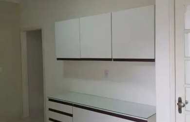 Imagem 2: Casa com garagem e quintal - Ótima localização!