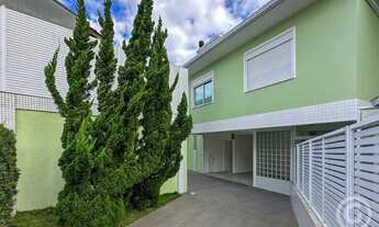 Imagem 3: Residência ampla e confortável com excelente localização no bairro Estreito, em Florianópo