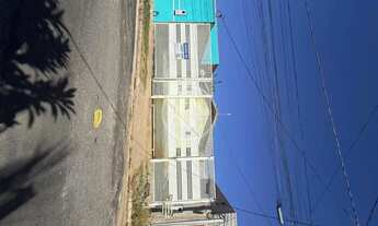 Imagem: Casa Santa Terezinha com edícula no fundo