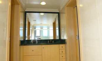 Imagem 4: COBERTURA BAIXA, SEMI MOBILIADA, COM PISCINA, LOCALIZADO FRENTE AO MAR EM UM EDIFICIO DE A