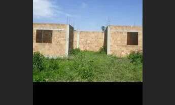 Imagem 2: Casa inacabada com terreno de 300 mts