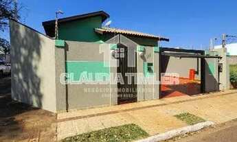 Imagem 2: Casa de esquina com piscina