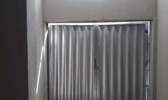 Imagem 2: Tá barato! Alugo casa com 02 quartos e garagem na Rua Cruz Saldanha