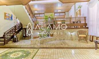 Imagem 5: Casa com Amplo Terreno e 06 Dormitórios