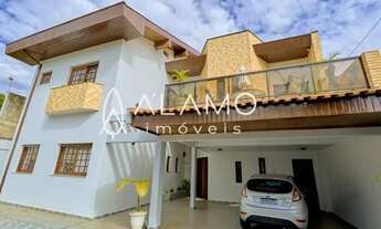 Imagem 3: Casa com Amplo Terreno e 06 Dormitórios