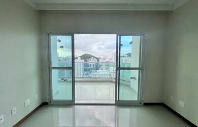 Imagem 2: 3 três quartos + dependência 4 banheiros, sol da manhã, cozinha espaçosa, vista P/ convent