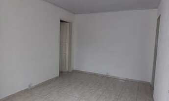 Imagem 6: Casa com 50m², quarto, sala, cozinha, banheiro, e pequeno quintal. obs. não é casa idepede