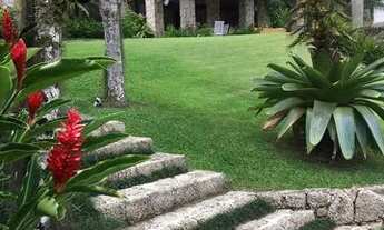 Imagem 4: Casa de condomínio sobrado para aluguel e venda possui 365 metros quadrados com 5 quartos