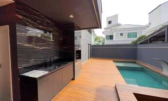Imagem 5: Casa de luxo all black com piscina e vista para o parque da Pedra Branca
