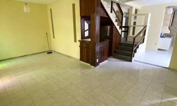 Imagem 5: Vende-se Casa com 5/4 Com 2 pavimentos - Bairro : Aeroporto