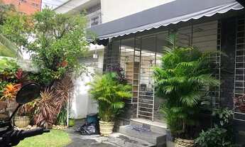 Imagem 3: Casa para venda possui 300 metros quadrados com 6 quartos em Casa Forte