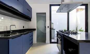 Imagem 2: Magnifica casa de vila , sobrado, ponto mais procurado , reformada, nunca habitada na Vila