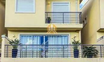 Imagem 2: Casa de Luxo em Condomínio Fechado: 3 Suítes, 3 Vagas, 300m² - Segurança e Sofisticação!