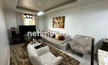 Imagem 3: Casa à Venda no Bairro Fernão Dias Ampla, Moderna e Aconchegante