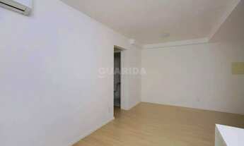 Imagem 4: Apartamento de 3 dormitórios, sendo 1 suíte com ventilador de teto, no bairro Humaitá