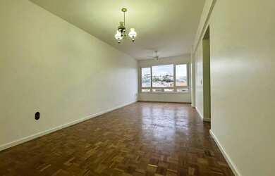 Imagem 3: Apartamento com 2 dormitórios, dependência e 1 vaga no Bairro Menino Deus