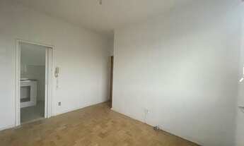 Imagem 2: IMPERDÍVEL! Apartamento claro e arejado em rua residencial