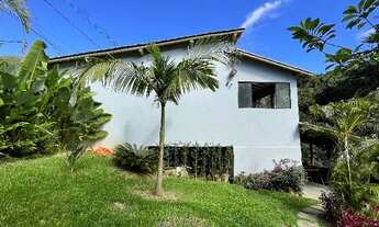 Imagem: Garagem fechada em Paraty.3 carros, quarto