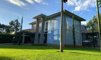 Imagem 2: Casa de condomínio sobrado para aluguel possui 570 metros quadrados com 3 quartos