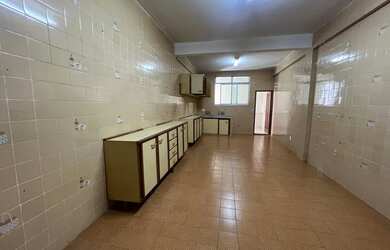 Imagem 3: Excelenete casa no bairro parque 10, com 3 quartos sendo 1 suíte, 2 vagas de garagem.Agend