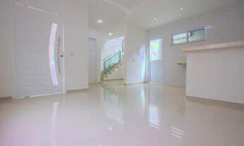 Imagem 4: Casa Duplex Alto Padrão com 2 Quartos, Portão Automático, Cerca e Alarme