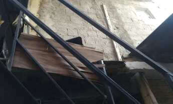 Imagem 2: Vendo casa, quarto, sala, cozinha americana, banheiro e mais um cômodo em baixo