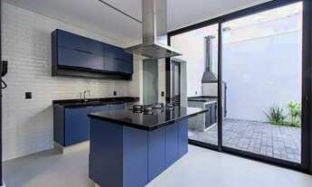 Imagem 6: Magnifica casa de vila , sobrado, ponto mais procurado , reformada, nunca habitada na Vila