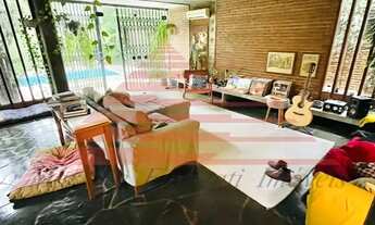 Imagem 6: Linda Casa, 300m2, 5 quartos (3 suítes), piscina, churrasqueira, jardim e ótima localizaçã