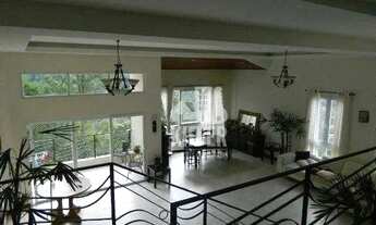 Imagem 2: Chácara Ubá Casa com 3 Suítes, Varanda, Jardim e Espaço de Lazer