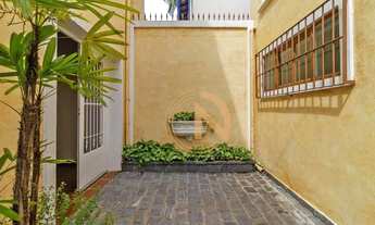 Imagem 6: Casa reformada no Jardim Europa com 3 suites, 2 vagas e quintal