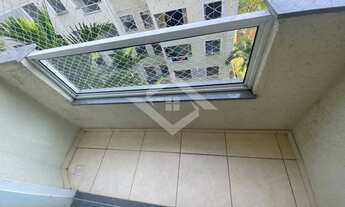 Imagem 4: Casinha de Boneca Reformada com Vista Verde e Piscina Taquara