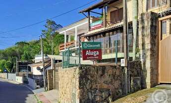 Imagem 4: Casa espaçosa e semimobiliada em Sambaqui, perfeita para famílias
