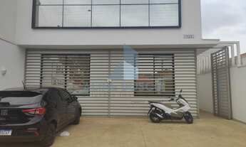 Imagem 3: Sala em espaço compartilhado com cozinha e sala de reunião