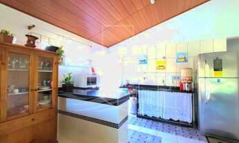 Imagem 5: Ótima oportunidade para morar ou veranear, imóvel com piscina a poucos metros do mar em u