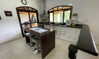 Imagem 4: Casa em Condomínio de Alto Padrão, com 5 quartos e 315m² de área construída e 1000m² de te