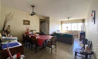 Imagem: Pinheiros a poucos metros do metrô Fradique