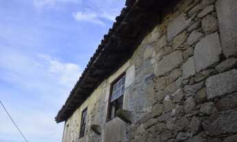 Imagem 4: Antiga casa em pedra no alto douro vinhateiro (portugal
