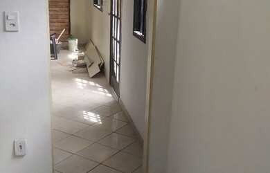 Imagem 6: 2 consultórios com bancada 1banheiro, recepção e cozinha