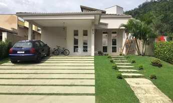 Imagem: Casa Térrea com piscina aquecida. Contem