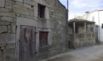 Imagem 6: Antiga casa em pedra no alto douro vinhateiro (portugal