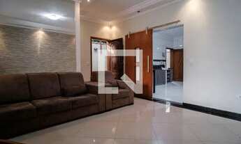 Imagem 2: Casa à Venda - Artur Alvim, 4 Quartos, 270 m2