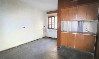 Imagem 6: Casa colonial com amplo potencial de reforma em rua residencial , próxima ao Parque Ibirap