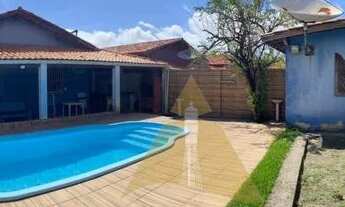 Imagem: Casa com 03 quartos, churrasqueira e piscina