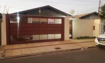 Imagem: Alugo casa com excelente localização.ideal