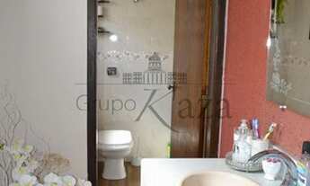 Imagem 5: Lindo Sobrado em Rua Fechada no Altos de Santana I - Jacareí - 230m² - 3 Dormitórios