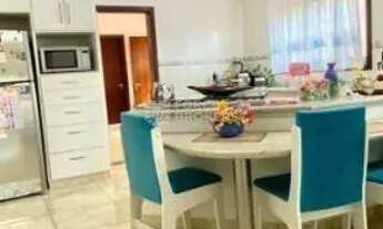 Imagem 7: Sobrado com 3 suítes sendo 1 suíte no piso térreo