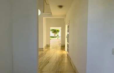 Imagem 3: Casa de condomínio térrea para venda tem 335 metros quadrados com 4 quartos